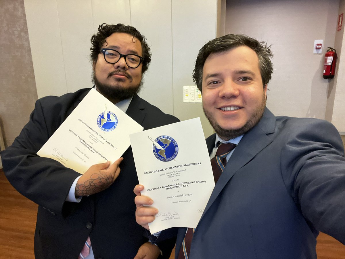 PiruloAr's tweet photo. En Madrid, acabamos de recibir en representación de @DivergentesCA el Premio de la Sociedad Interamericana de Prensa (@sip_oficial) en la categoría Derechos Humanos y mención honrosa en Periodismo de Profundidad. Un reconocimiento a nuestra redacción y al periodismo nicaragüense https://t.co/rdquqpUEdF