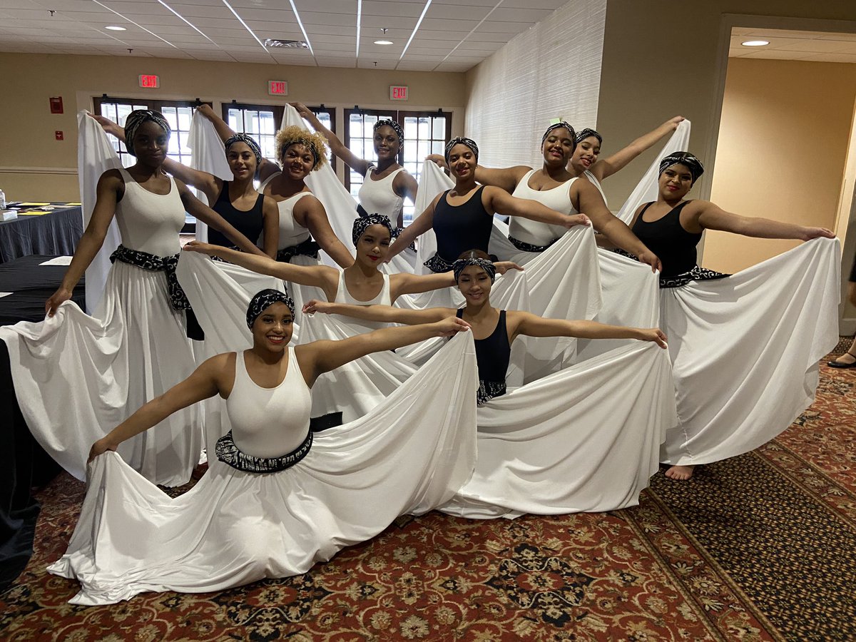 MelaniePerkins1's tweet photo. @LPS_Education Dance Company performed beautifully for an overflow room of families, school staff and admin with @JeffreyCRiley and @ReginaMRobinson (families & many others) at the MA DESE Family Engagement conference. #edpoli #SchoolFamilyMA #LawrenceGirl #familyengagement #FCSN https://t.co/6JLrbap48X