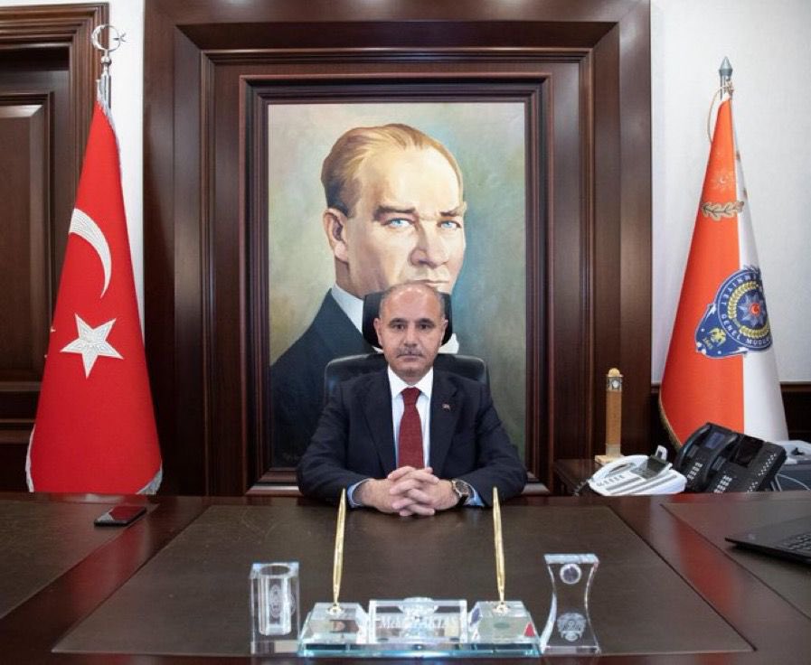 Emniyet Genel Müdürümüz Sayın @mehmetaktasgm’ın 29 Ekim Cumhuriyet Bayramı Kutlama Mesajı.

egm.gov.tr/emniyet-genel-…