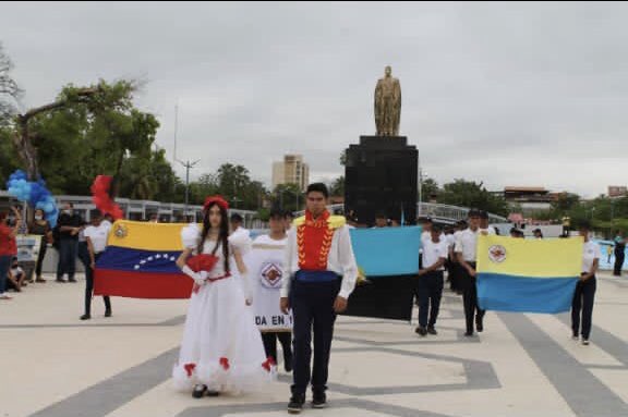 fedezulia_'s tweet photo. Educación Presente en la Conmemoración de los 234 años del natalicio del Gral. Rafael Urdaneta "El Brillante" @_LaAvanzadora @ContactoFede @dorelisecheto @zonaeduzulia https://t.co/tfTPScWaqe