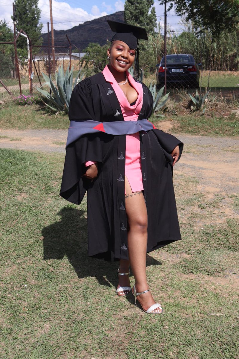 DjLanie_'s tweet photo. Can't be thankful enough😪...A certified Economist😌 https://t.co/wqsTfvdFS1