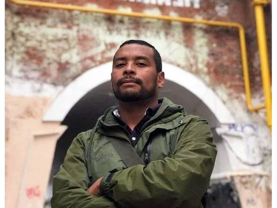 ¡QUE LA TIERRA TE SEA LEVE, COMPAÑERO!

Hoy fue asesinado pora artillería ucronazi el compañero Alexis Castillo, conocido como 'Alfonso'. 

Él llegó en 2014 desde España hacia el Donbass para convertirse en miliciano antifascista. Luchó desde ese año contra las tropas neonazis de