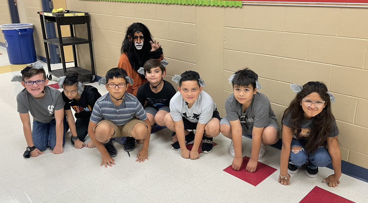 Fields4_MsMora's tweet photo. What a great way to start our Friday! #BookCharacters #HallowREADParade @NISDFields @Fields_Library @NISD https://t.co/CKdfMRPukz