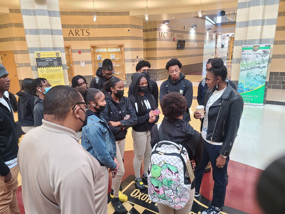 OHHSClippers's tweet photo. BALLER ALERT!!! ๐คฉ None other then ๐ WNBA Women's Basketball Coach--and OHHS Clipper Alumni--Rebekkah Brunson dropped in to chat with our basketball teams. ๐ Dropping life gems ๐ โจ๏ธ #WeSail #OHHSProud #OnceaClipperAlwaysaClipper @pgcps https://t.co/CCgHTRLTzy