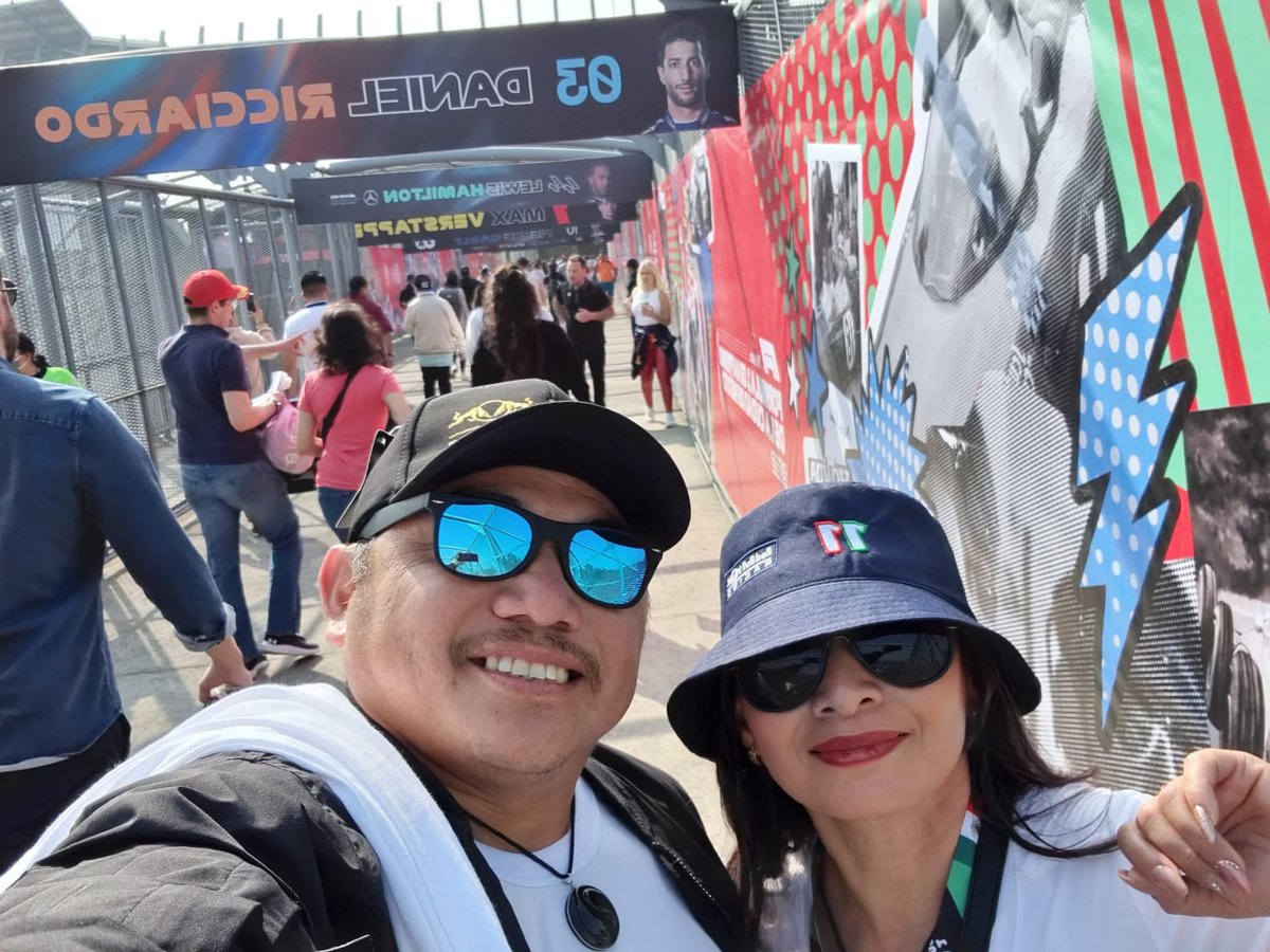 CantoClau's tweet photo. Iistos para la #F1esta #granpremiodemexico https://t.co/NUYi7LDsTU