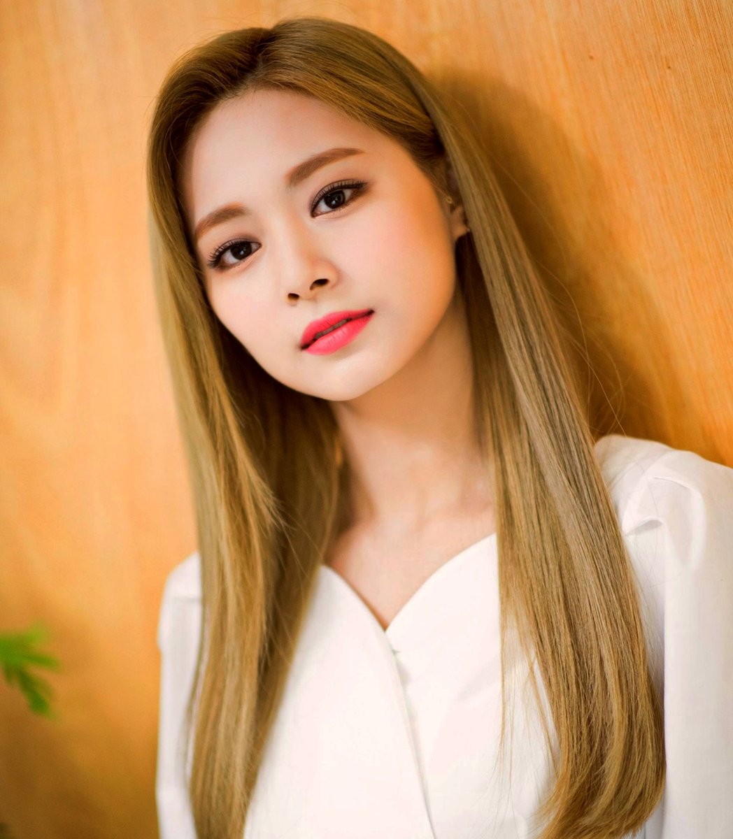 TheSwiftSociety's tweet photo. 🎶| @JYPETWICE's Tzuyu listened to @TaylorSwift13's 'Midnights' and her current favorite track is 'Lavender Haze' https://t.co/002zXmvBsC