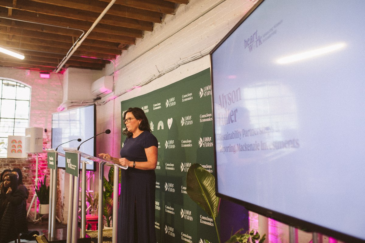 delcharless's tweet photo. The panelists at the summit represented a wide range of experiences and backgrounds, from renowned neuroscientist Kayla Osterhoff of Atlanta to our every own Sophie Grégoire Trudeau 🇨🇦. I had the pleasure of sharing the stage with @tiffcallender CEO of @1FaceCoalition 🌟 https://t.co/1GnawC5Pbk