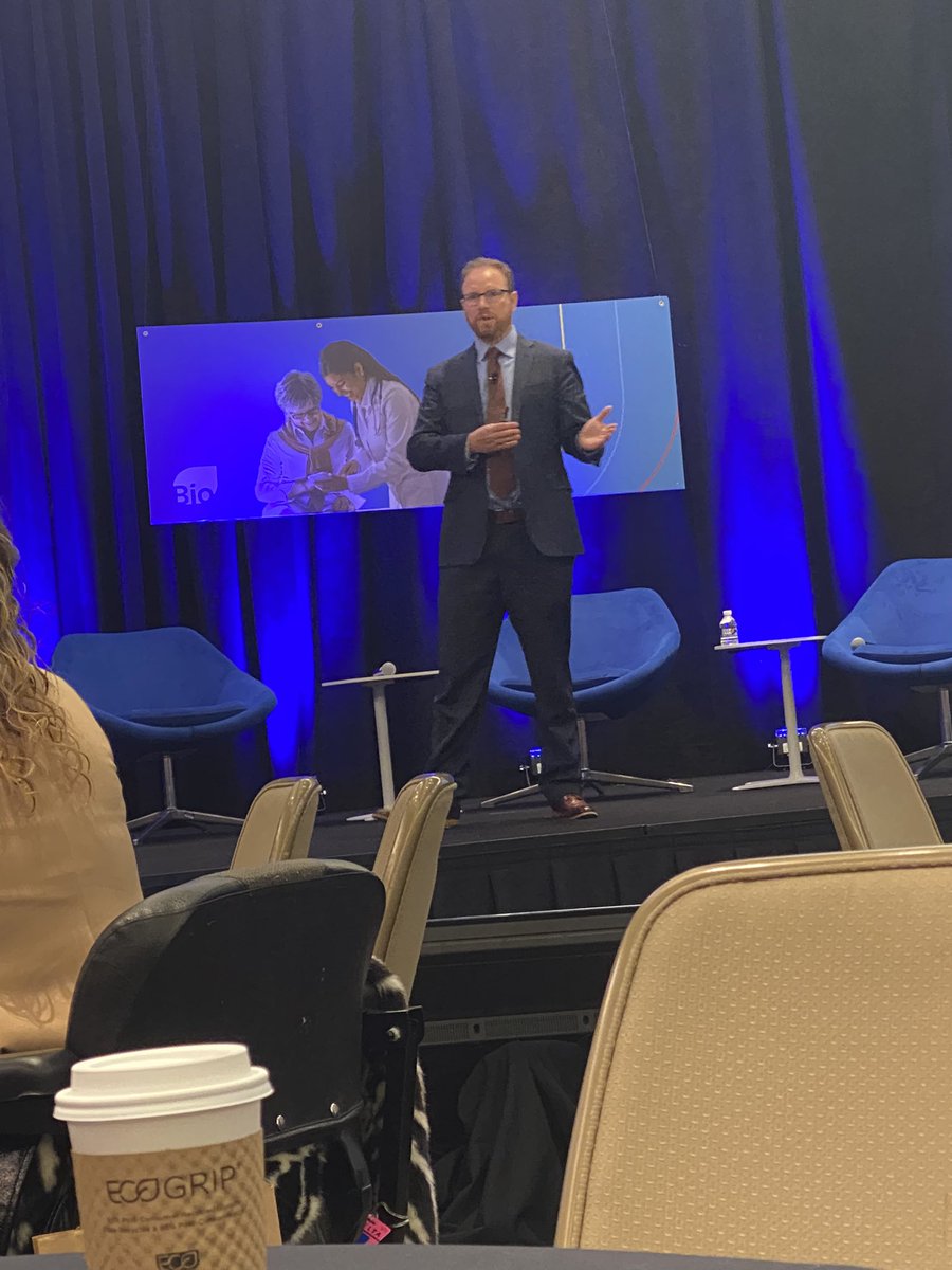 gratefulBari's tweet image. Wonderful morning at #Bio22 hearing Dave Wasserman from the Cook Political Report speak on the upcoming Midterm elections! #IamBio