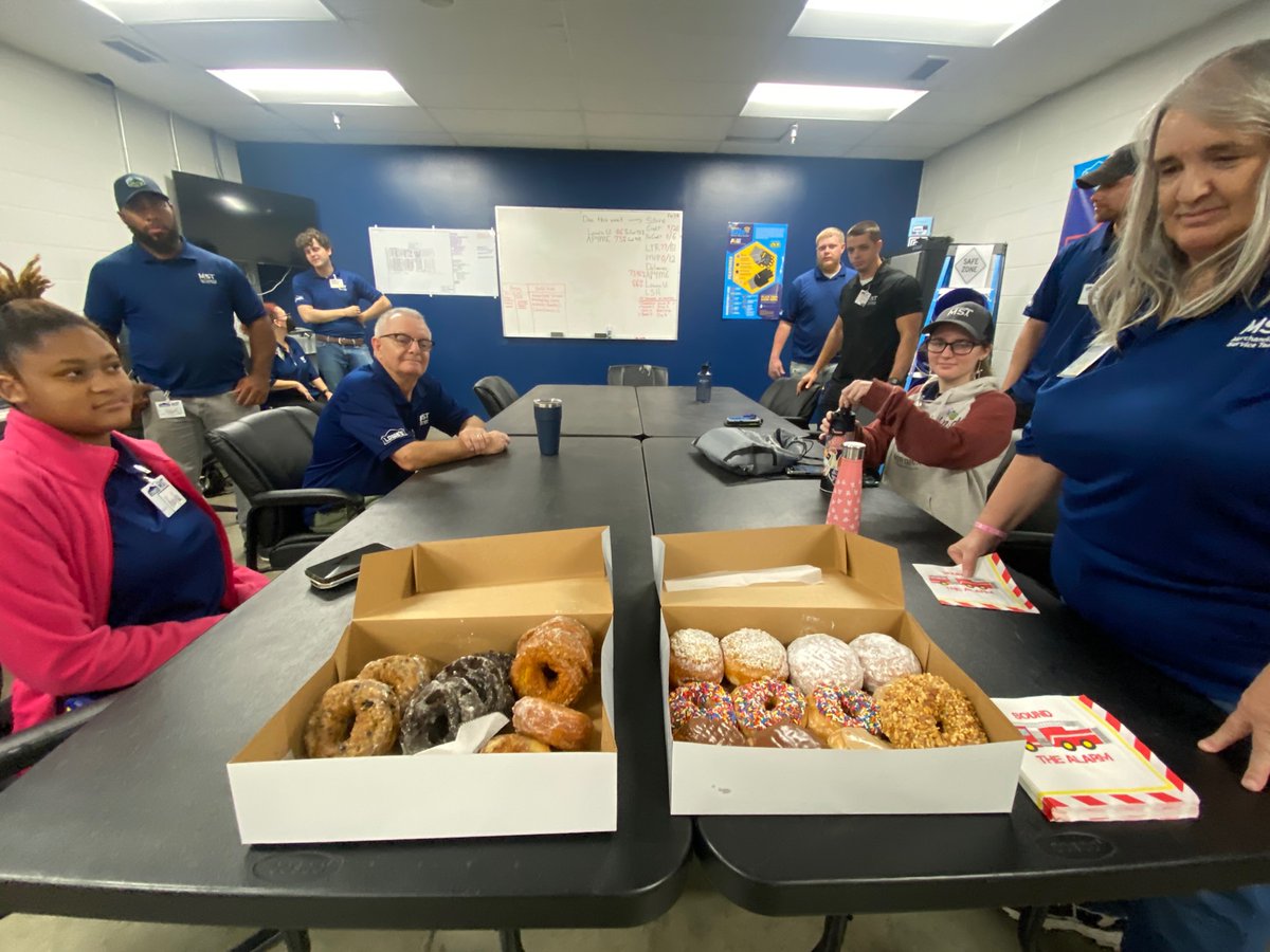 Congrats to store 599 MST on reaching their 90 Day Safety Milestone! Keep that streak going, yall!  <a href="/BlueBoxR1/">@BlueBoxR1</a> <a href="/BenitoKomadina/">Benito.Komadina@Lowes</a> <a href="/MYoungsonLowes/">Michael Youngson</a> <a href="/MST_899/">Shannon Cantrell</a> <a href="/steveyoung456/">Steve Young</a>