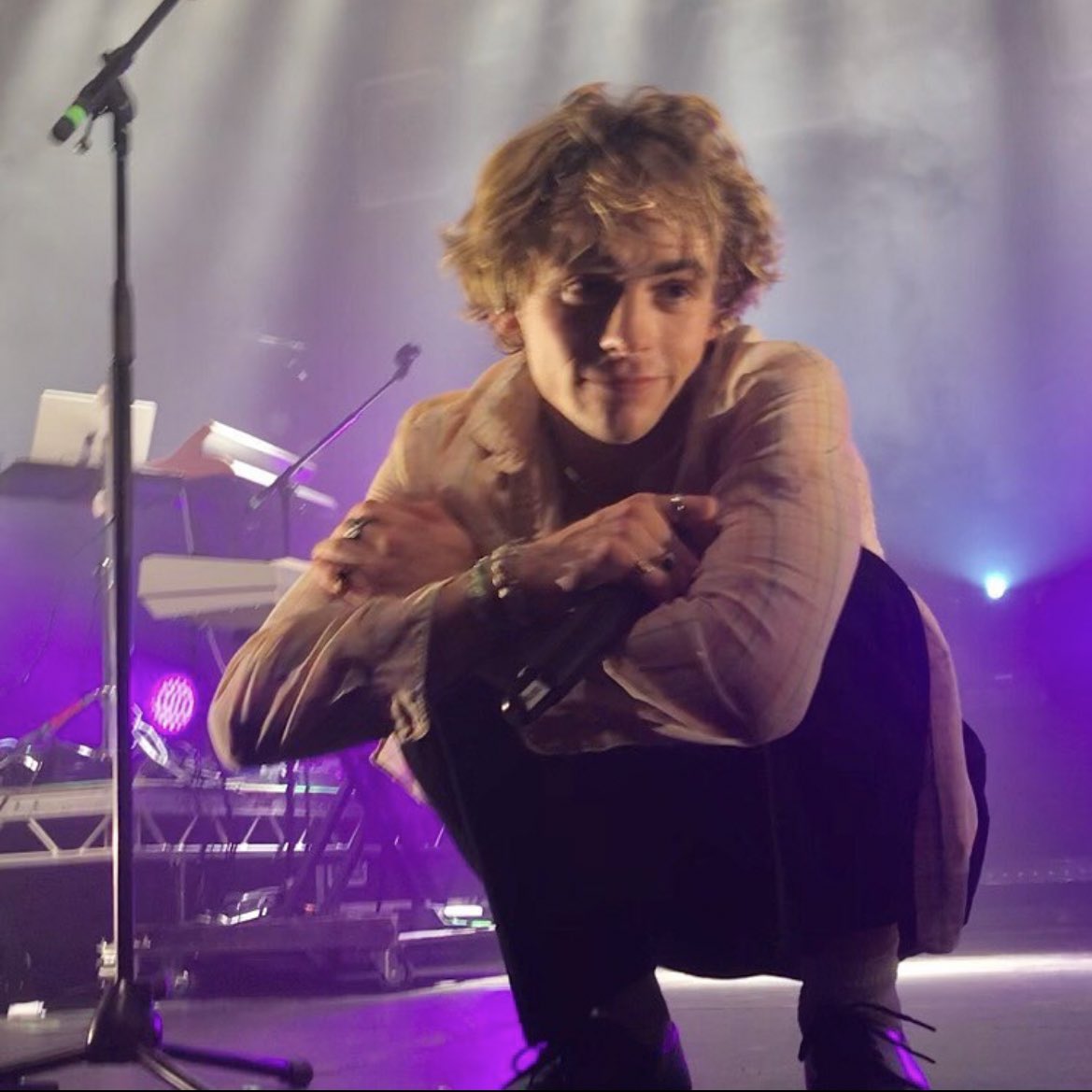 vee☆ is a young lover tweet media