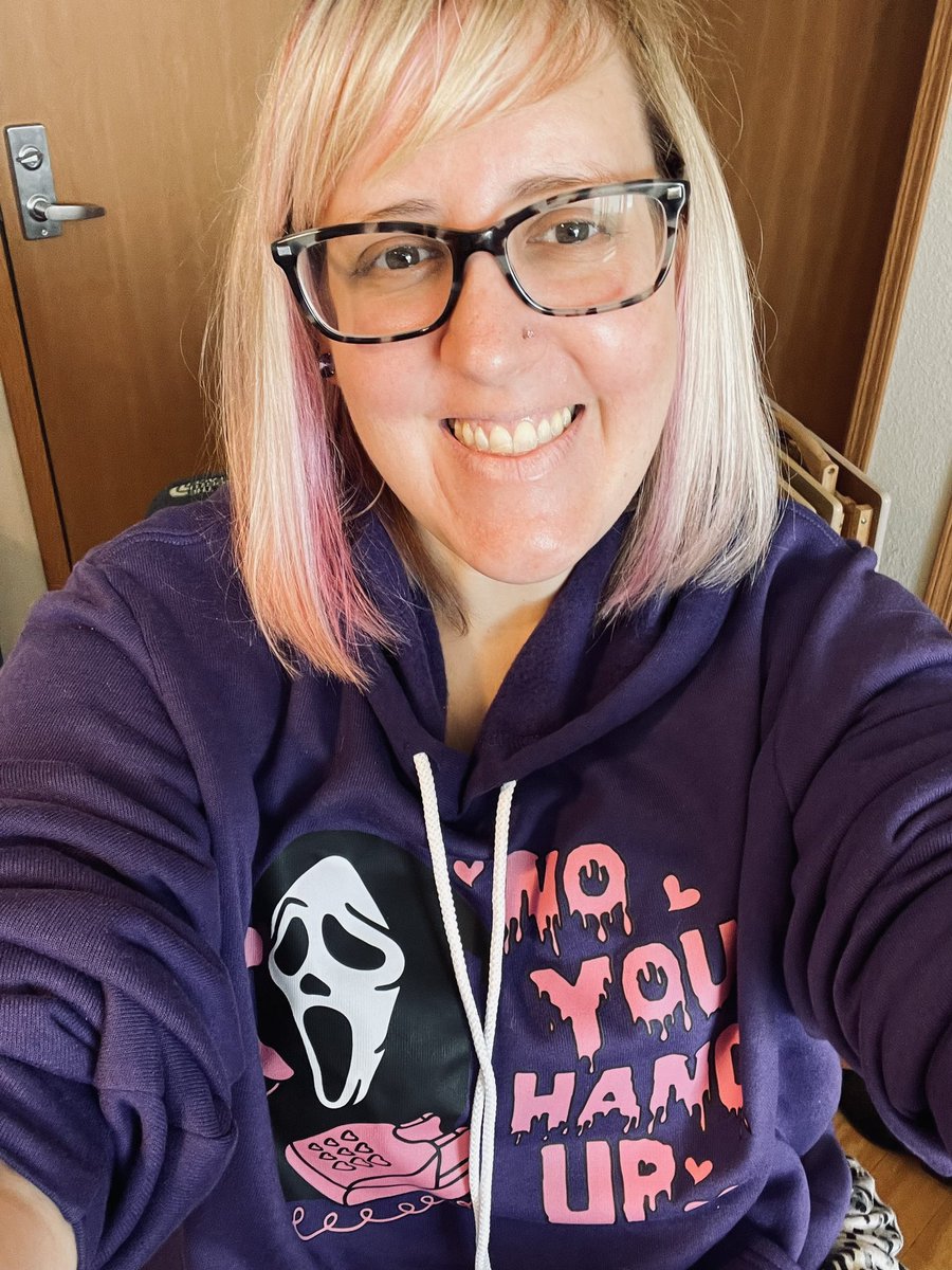 annalizsports's tweet photo. I won’t lie I love themed/seasonal shirts, hoodies etc and I couldn’t not get this one, sorry not sorry ! It has the one and only horror character I adore so it’s a win win! #noyouhangup #Screamghost #scarymovie #ScreamMovie #Ghostface https://t.co/LWja1Ma0St