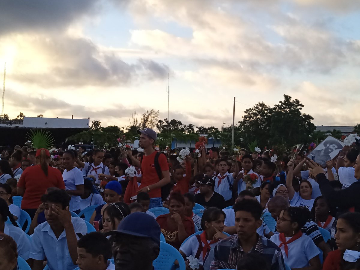 Imágenes que son un palo🪵por la cara🤭 para los odiadores...Hay #Revolución pa' rato. #IslaDeLaJuventud
#CamiloVive #Cuba 🇨🇺
<a href="/UJCdeCuba/">UJC de Cuba</a> <a href="/aylinalvarezG/">Aylín Alvarez García</a>