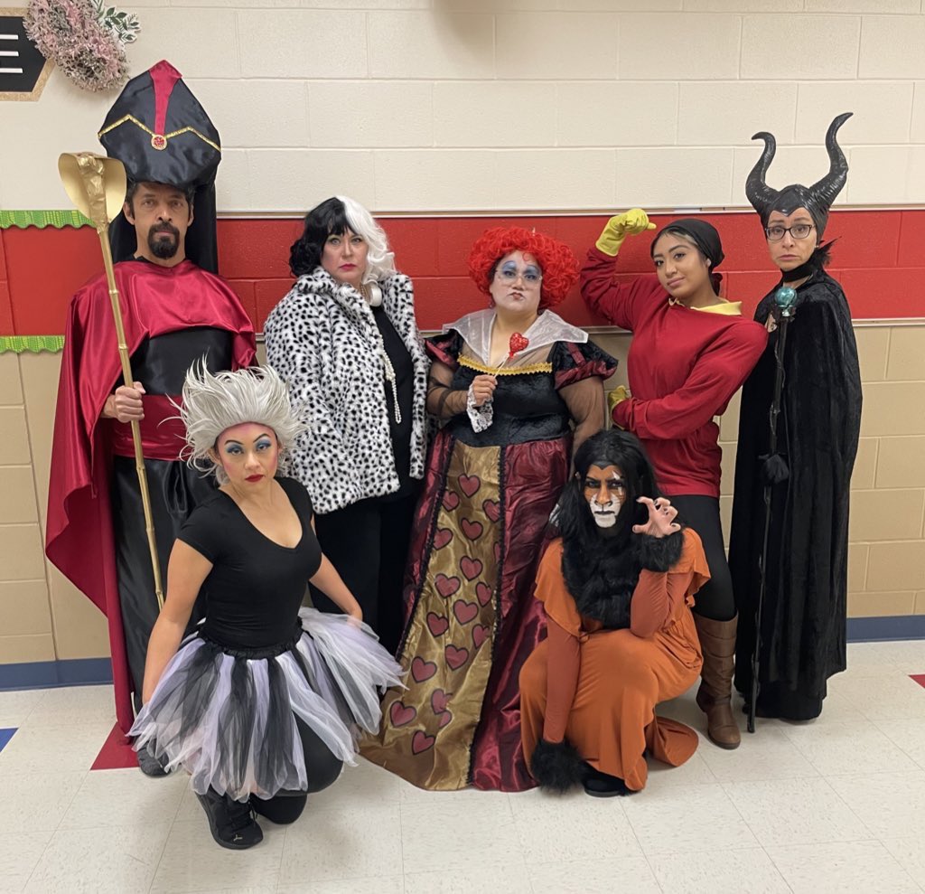 Fields4_MsMora's tweet photo. These 4th Grade Villains are here to stay! π #HallowREADParade @NISDFields Thank you @Fields_Library (Mrs. Gloria) for setting it up! #DisneyVillains #Jafar #Cruella #QueenofHearts #Ursula #Scar #Gaston #Maleficent https://t.co/EwAi2EBlwP