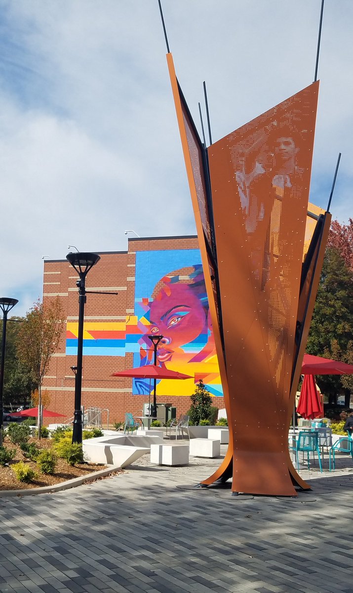 ericorozco's tweet image. Charlotte #Urbies People's Choice Award winner, 5 Points Plaza, looking awesome @knightfdn @FivePointsPlaza @AtriumHealth @cthomasclt @AECOM @evokestudioarch!