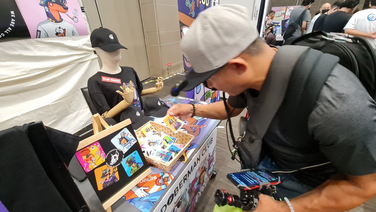 cryptodoberman's tweet photo. First day @ #Festiverse ⚡️ #ThailandComicCon2022 Creator @Redbrush_NFT talk on Mini Stage
Interview project @cryptodoberman
Thanks all for visit our booth! #NFTCommunity #NFThailand #woof #dobers 🦴 https://t.co/4o4YsyAAox