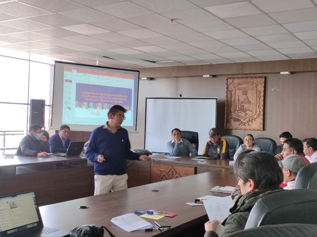 InternetBo_org's tweet photo. Estamos trabajando en el #LaboratorioDigital de presentación de resultados para una agenda digital en la ciudad de El Alto.
@SueciaEnLaPaz @fconstruir @ONUHabitatBOL https://t.co/cLjAPJgUr9