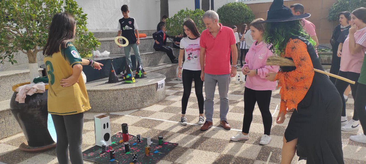 lidiatwit_5's tweet photo. @IES_LosRemedios Los concursos de Halloween han sido todo un éxito! El alumnado se ha implicado mucho, ha hecho trabajos increíbles y se ha ido muy contento 🥳
Enhorabuena a todas las personas que lo han hecho posible 👏👏👏👏👏 https://t.co/JfpRrav2uA