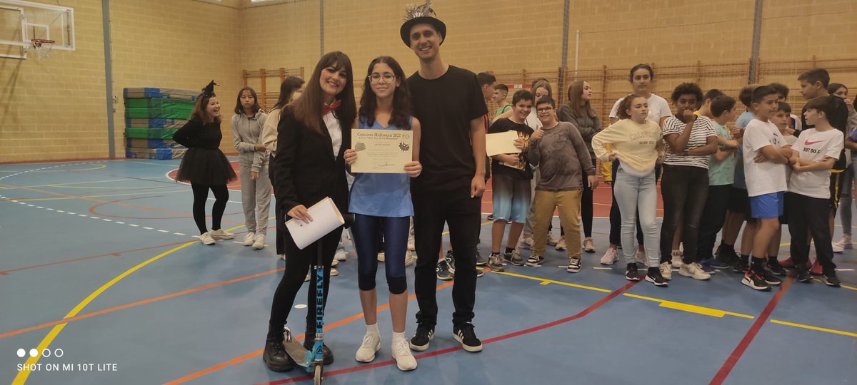 lidiatwit_5's tweet photo. @IES_LosRemedios Los concursos de Halloween han sido todo un éxito! El alumnado se ha implicado mucho, ha hecho trabajos increíbles y se ha ido muy contento 🥳
Enhorabuena a todas las personas que lo han hecho posible 👏👏👏👏👏 https://t.co/JfpRrav2uA