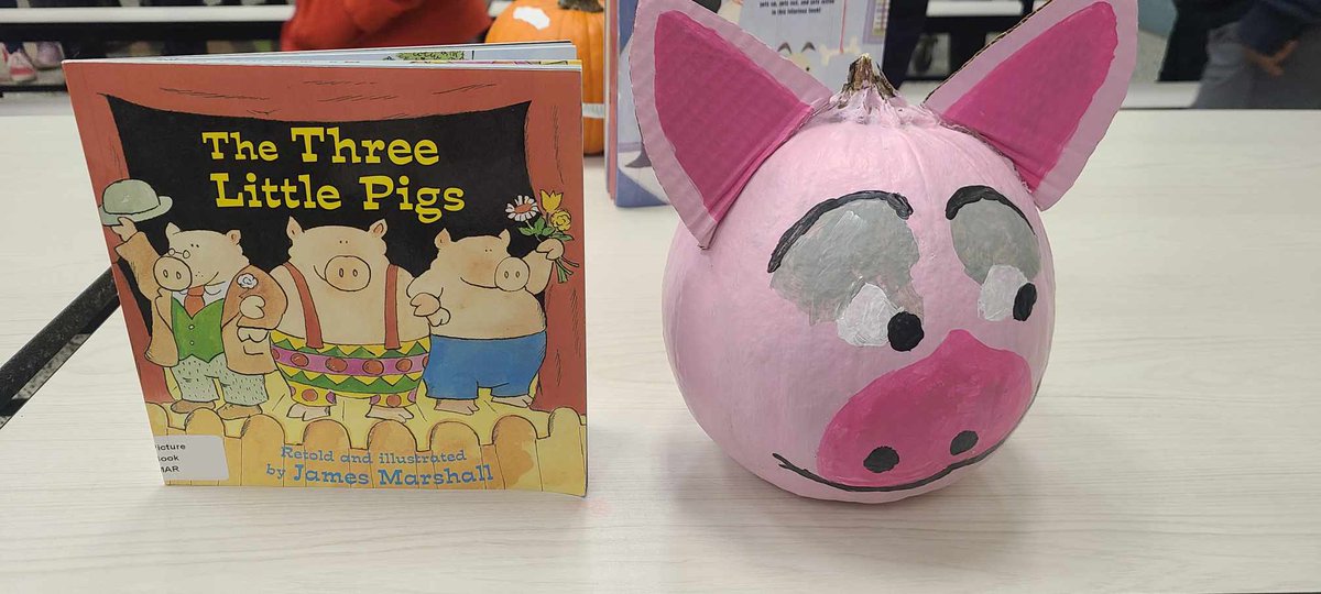 a_reid2's tweet photo. Third Grade pumpkin book projects. How cute are these? https://t.co/JNm6dDM4Ql
