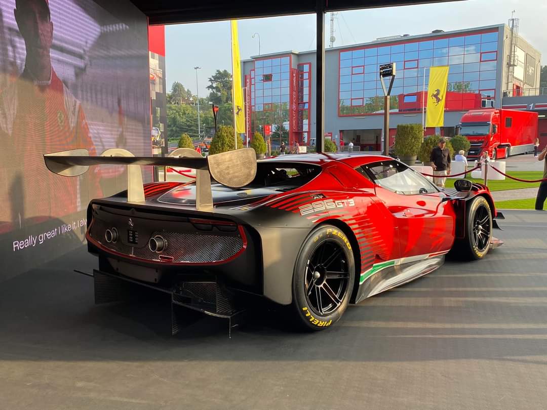 #FerrariFriday 296GT3 

Photo credit to the respectabele owner