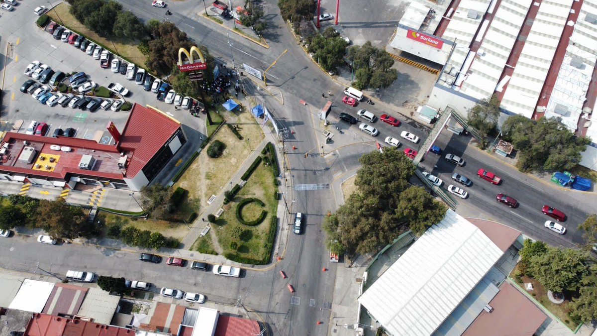 GobIzcalli's tweet photo. Gracias por la iniciativa https://t.co/7aHx91BoQM de @bikencity , arrancamos con el programa integral #Re_CreandoCalles, en la avenida Jorge Jiménez Cantú, el cual consiste en la remodelación de cruce vial y peatonal de las calles del municipio.
#SomosFuturo https://t.co/ykFWW20ZsE