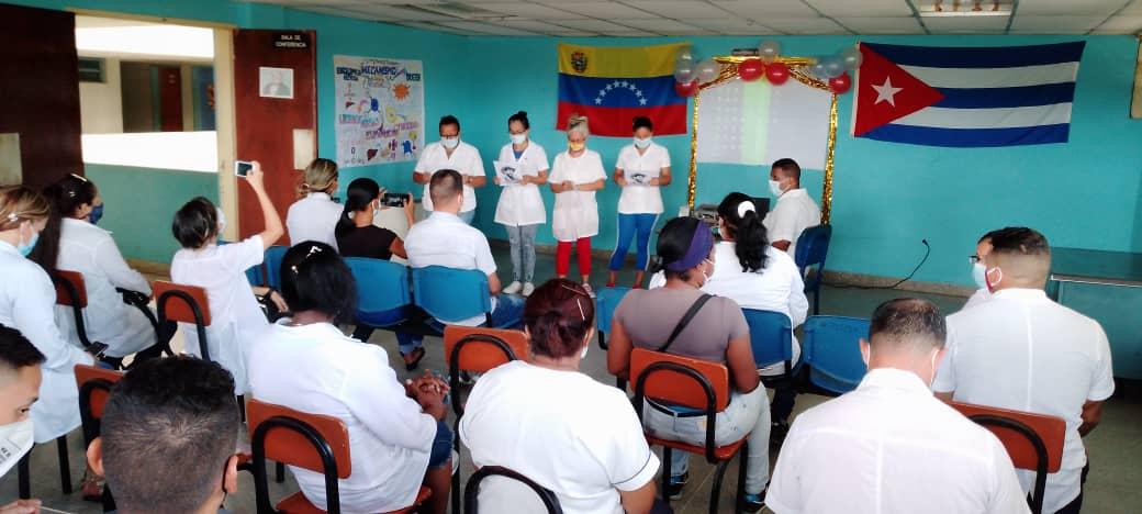 A 63 años de la desaparición física del Revolucionario Camilo Cienfuegos Gorriaran,los colaboradores de la misión médica en Venezuela le  rendimos homenaje.🇻🇪🇨🇺 #CamiloVive 
 <a href="/cubacooperaven/">Brigada Médica Cubana en Venezuela</a> <a href="/Cubacooperabol2/">Brigada Médica 🇨🇺 Bolívar🇻🇪</a> 
<a href="/AdanVillavicen5/">Adan Villavicencio Guzmán</a>  <a href="/altunaga_perez/">Esthet Perez altunaga</a> 
<a href="/dirbert/">Dirbert Ruiz</a>