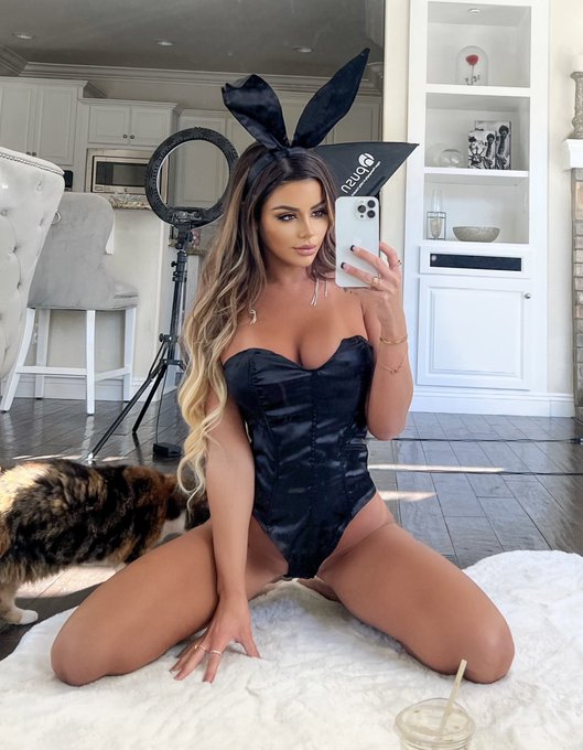 🐰 https://t.co/LbPqjwFw5b