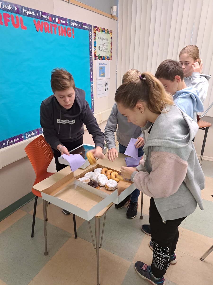 COA_middle's tweet photo. 🍩 Doughnuts delivery to College Door Contest winning classes: the best way to start Friday morning!😊🎉👏👏👏
@DrTanya_Kisel #coa_middle #coa_school #gcc_charters #gcc20yearsofimpact https://t.co/xaoRRgWYFK