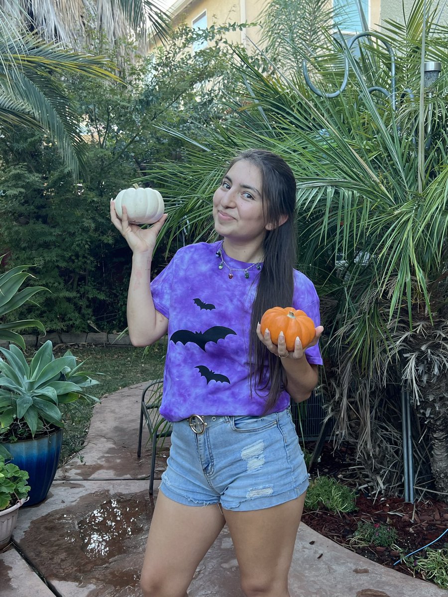 AlishaJeanArt's tweet image. Happy Halloweekend!🎃
Halloween may soon be over but that doesn’t mean you can’t stay spooky all year! Buy your spooky goods today 🧡

etsy.com/shop/AlishaJea…