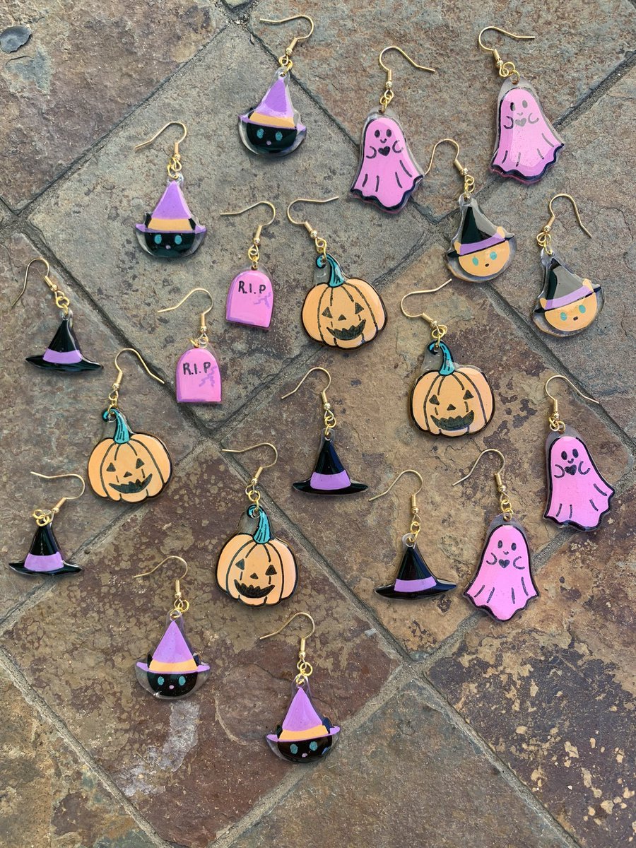 AlishaJeanArt's tweet image. Happy Halloweekend!🎃
Halloween may soon be over but that doesn’t mean you can’t stay spooky all year! Buy your spooky goods today 🧡

etsy.com/shop/AlishaJea…
