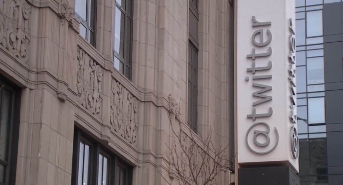 scottbudman's tweet photo. #Update: Outside Twitter HQ, former Twitter employees say layoffs have started. https://t.co/KDhTD3EygB