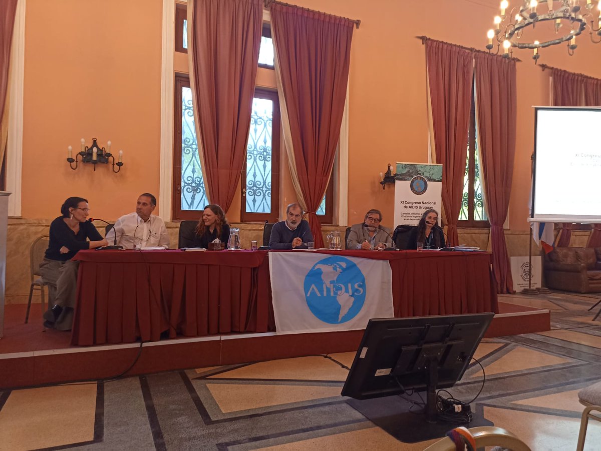 Les contamos que estuvimos participando en el congreso XI de #AIDIS, con diferentes presentaciones orales de nuestros integrantes enfocadas en la #Sustentabilidad y #EconomiaCircular.