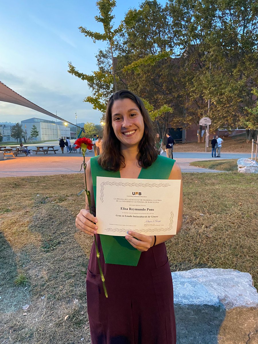 elisapv64's tweet photo. Graduada en Estudis Socioculturals de Gènere 🎓 #MiniEli 💜 https://t.co/cwlhRSx3zQ