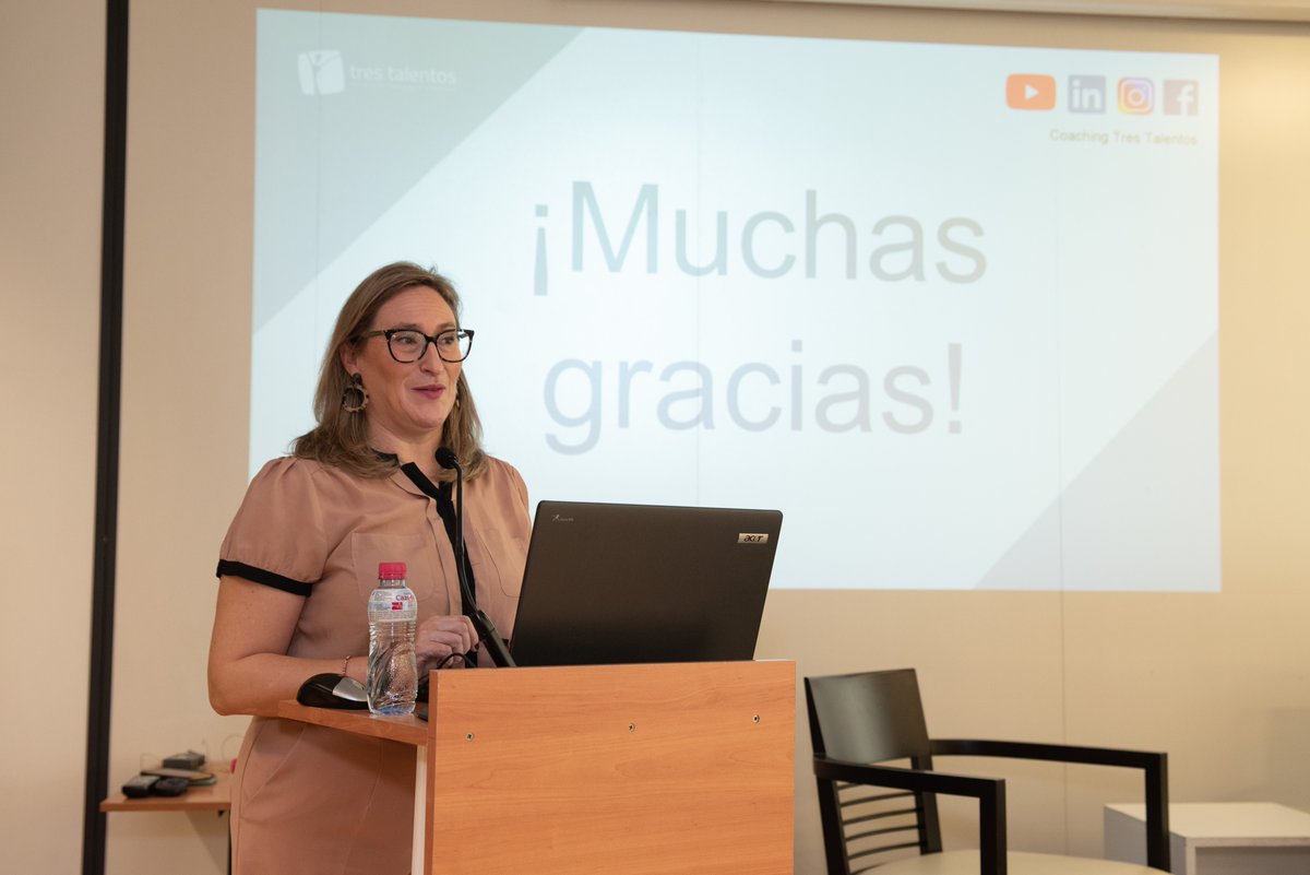 FiconFeval's tweet image. Como broche final antes de la clausura de #ForoFicón hemos podido asistir a la entrega de DIPLOMAS del Curso  PRÁCTICO DE SEGURIDAD DE  TRABAJOS EN ALTURA.
Enhorabuena a todos los participantes 👏. Gracias 😀
Feval Institución Ferial de Extremadura #Feval #DonBenito #construccion