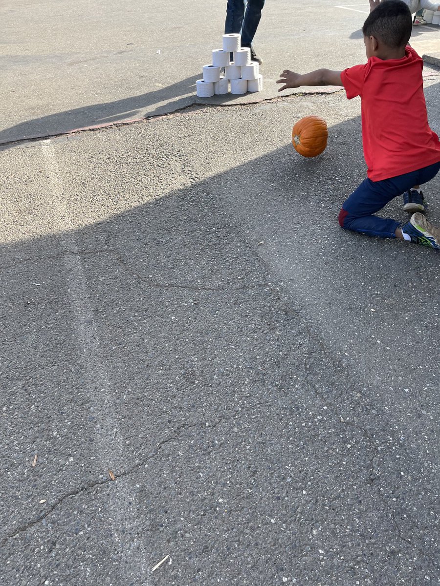 2nd grade brings the pumpkin patch to Parkview! Lots of fun pumpkin activities to explore #Parktastic #ParkviewSTEM