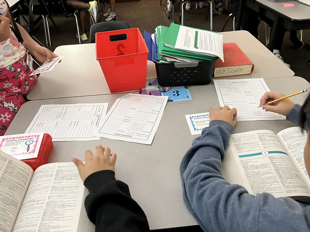 ZarinahHayes's tweet photo. Dictionary skills are more fun when you turn it into a scavenger hunt activity and use Kagan😁 @PISDLearns @ottobobcats #kagan #ELAR https://t.co/GQb3VP4AZS
