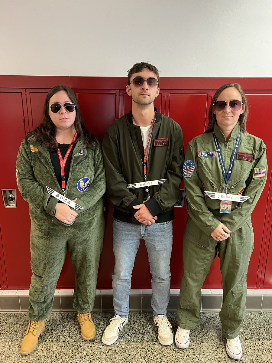 ms_englund's tweet image. Happy Halloween from (part of) the English 9 team!!! #AtomNation