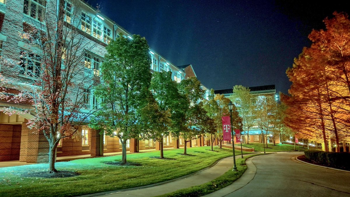 Darcey_Estes's tweet photo. In honor of the Kansas City Current playing in the National Women's Soccer League Championship game tomorrow - the @TMobile  Overland Park campus is brilliantly lit up in teal! ⚽️ https://t.co/WOO9MX1bUK
