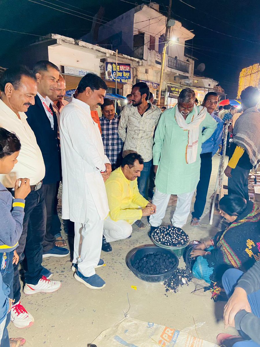 indutiwarijbp's tweet photo. आज चंडी मेला आयोजन पर सुहागी में सभी गणमान्य जनता,कार्यकर्ताओं के साथ उपस्थित हुआ पुरानी परंपरा के बीच पहुंच कर बचपन की यादें ताजा हो गई सभी को शुभकामनाएं https://t.co/ZEjm21p8kU