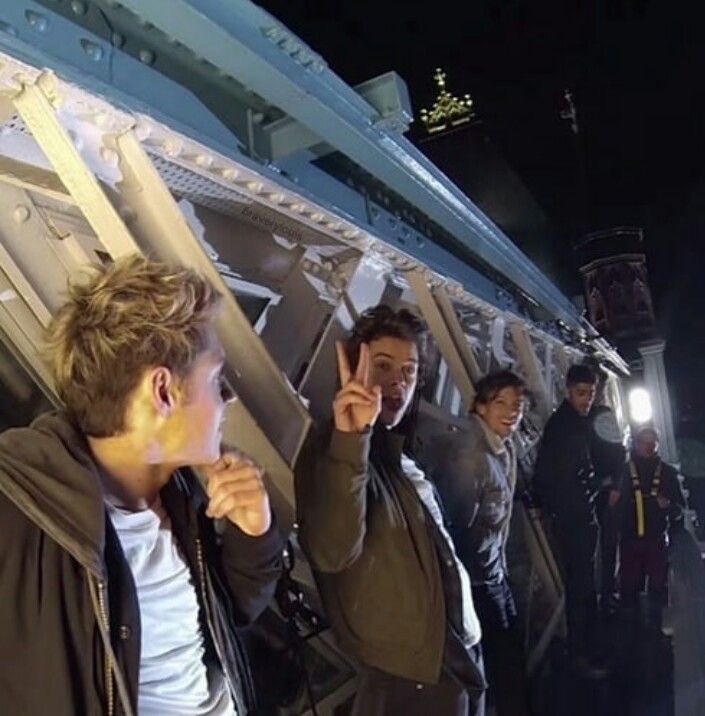 onedbot's tweet photo. midnight memories. https://t.co/mHjsQeIvXB