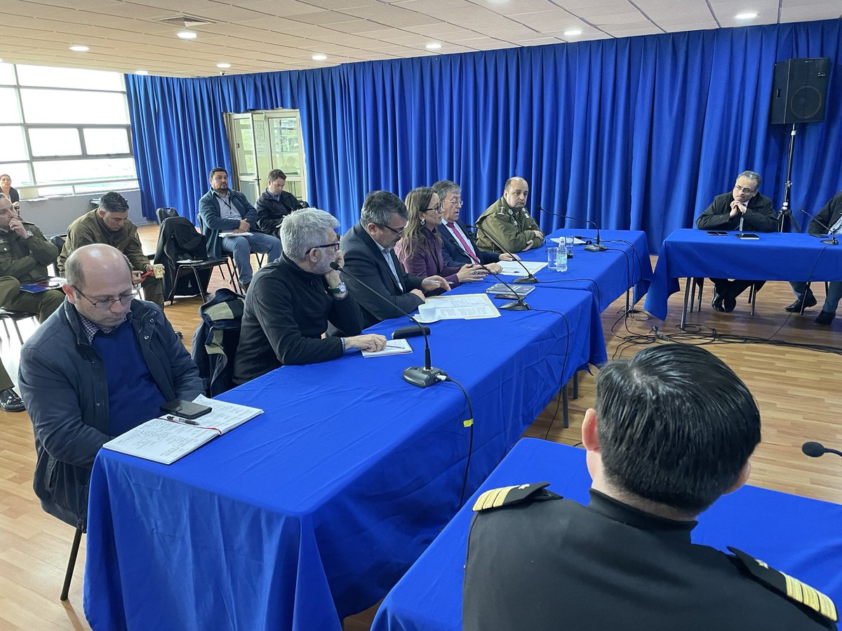 GervoyAlcalde's tweet photo. ➡️ Hoy se efectuó un nuevo Consejo comunal #SeguridadPública -presencial- con autoridades del área, donde la exposición estuvo a cargo de Carabineros, con un panorama completo de la situación delictual.
Seguimos trabajando con esta instancia de coordinación para la seguridad. https://t.co/MPoCSpV1vb