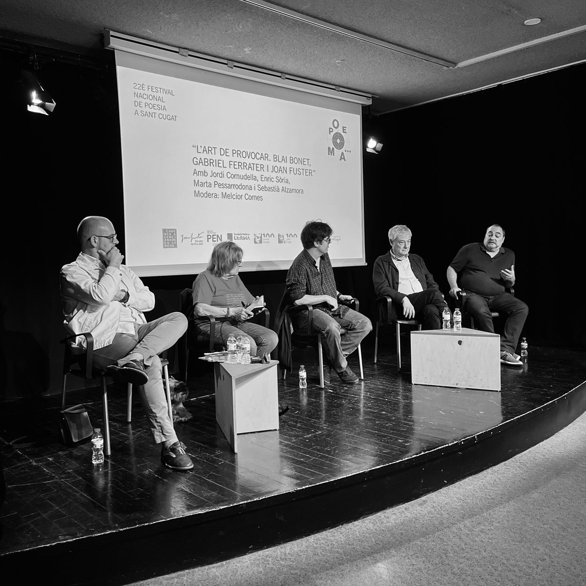 FNPoesiacat's tweet photo. Ara, darrer acte del #FNP22!
⚫️ L’ART DE PROVOCAR
◼️ Blai Bonet, Gabriel Ferrater i Joan Fuster
➖ Amb Jordi Cornudella, Enric Sòria, Marta Pessarrodona i @sebastialzamora. Modera: @MelciorComes.
@AVLoficial @PENCatala @mcaliteraria @culturastc @ajsantcugat https://t.co/CQrZd0qiGA