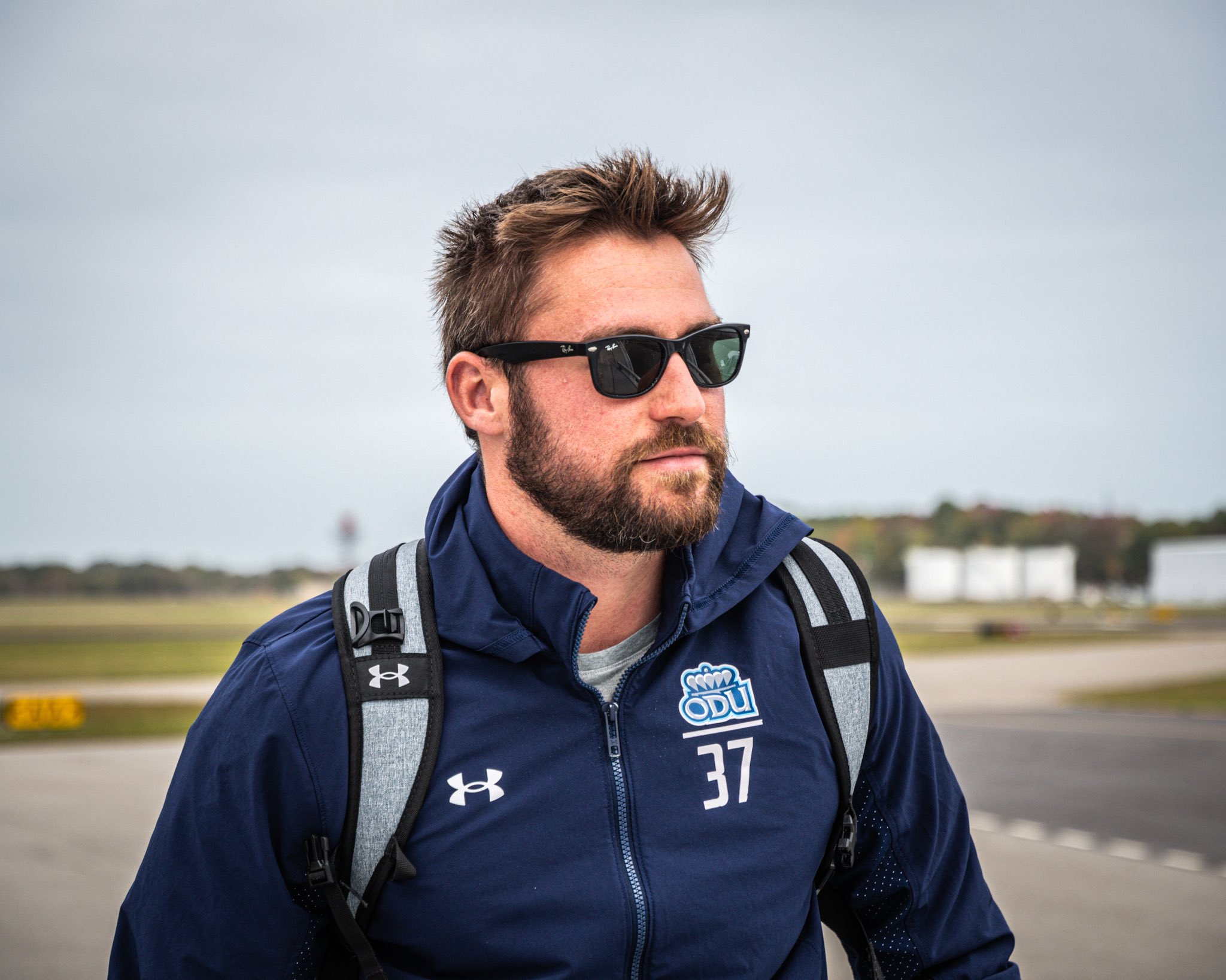 Langston (LangstonLCB) / Twitter