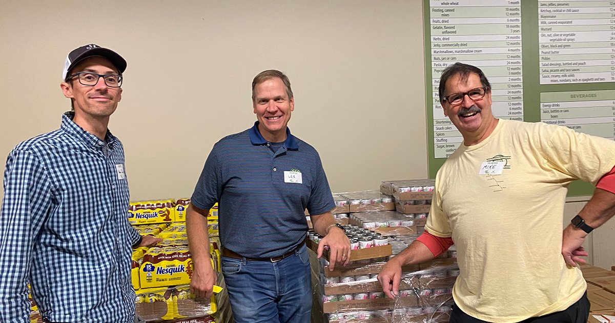 ACONHN's tweet photo. Another great day volunteering at the @Food4Heartland! We helped prepare BackPack Program kits. Did you know that 1 in7 children in the Food Bank’s 93-county service area is at-risk for hunger? The BackPack Program provides weekend breakfasts and lunches to children! #Volunteer https://t.co/qlT37lermg