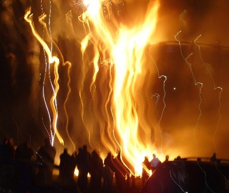 🎆🎇🔥 Not long now until Bonfire Night 5th Nov 🔥🎇🎆 Family Fireworks &amp; Bonfire at Reeth, Richmond 7pm start. Go to YorkshireNet at yorkshirenet.co.uk/yorkshire-dale… for more info about the area &amp; places to stay.