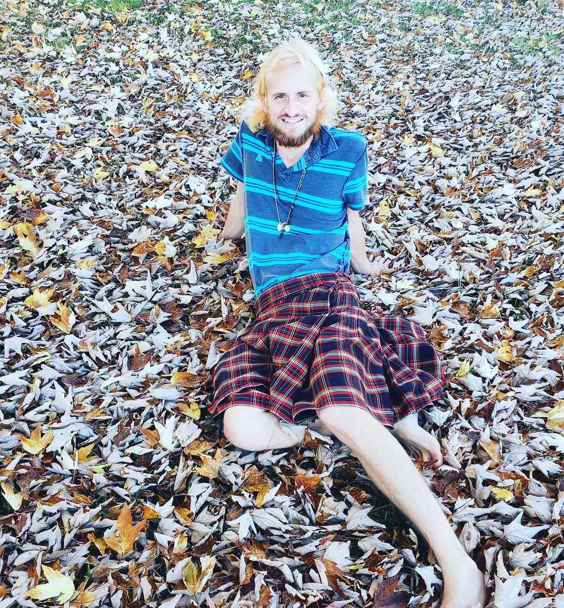 TnMatthewAllen's tweet photo. Beautiful autumn day in a kilt #kilt #autumn #truescotsman https://t.co/eITjdJeEEO