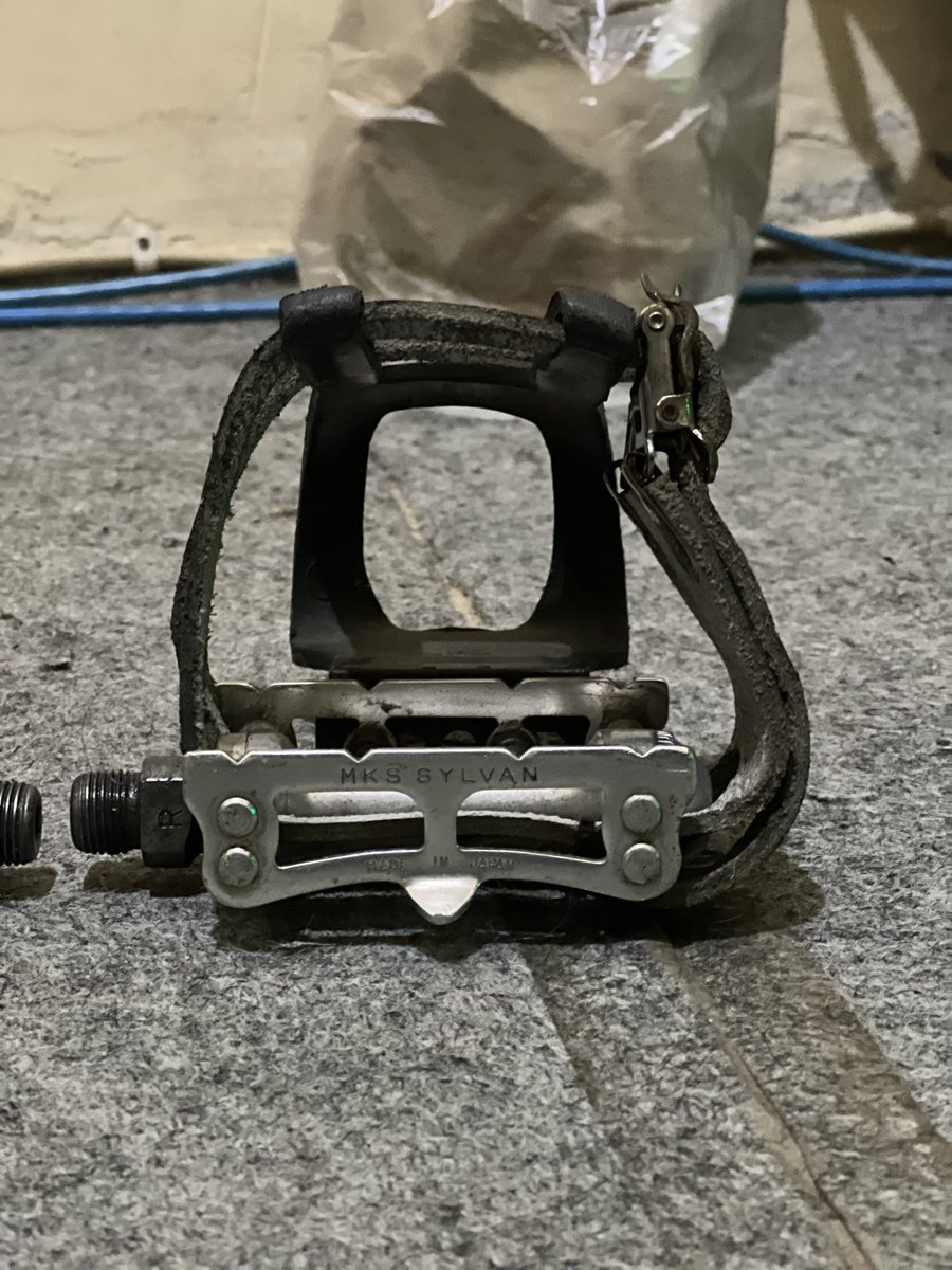 esacreza tweet media