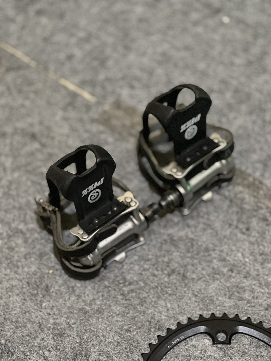 esacreza tweet media