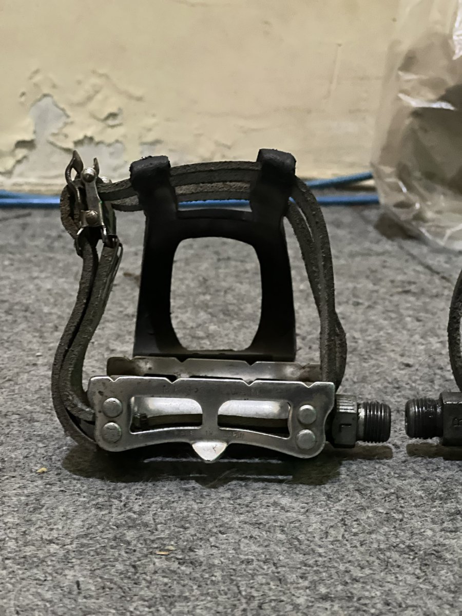 esacreza tweet media