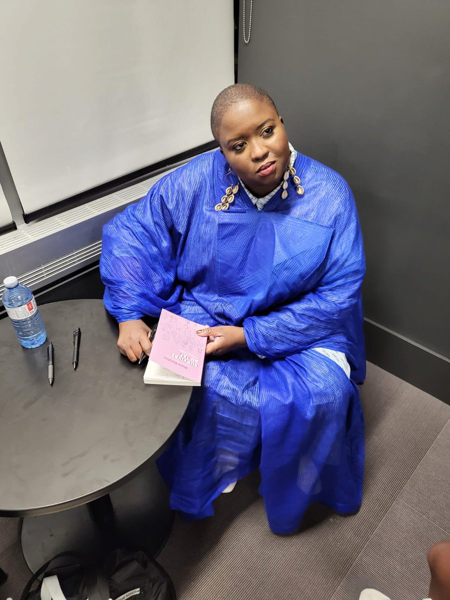 socialjunemkt's tweet photo. Tout un honneur d’avoir pu rencontrer @napilicaio, lors de la conférence avec la coach, pour construire des stratégies face au racisme subi sur son lieu de travail. 

Bien hâte de te lire, Marie, et merci pour ton courage!

Librairie Racines📕: https://t.co/F1pQ3CQ8Cp https://t.co/6mD8r52BoG